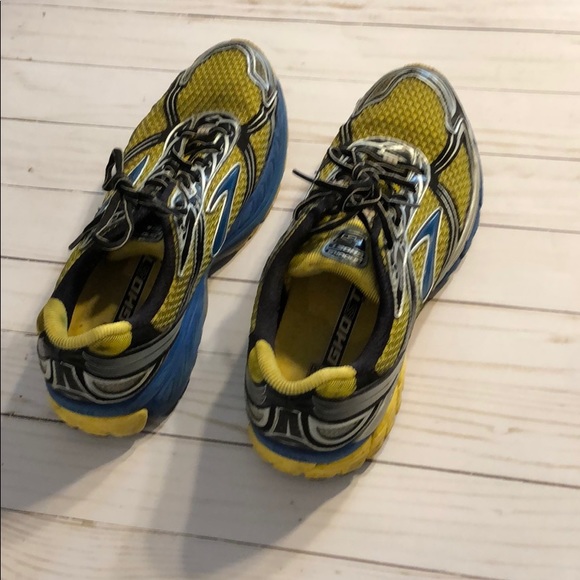 Running shoes - Picture 1 of 5